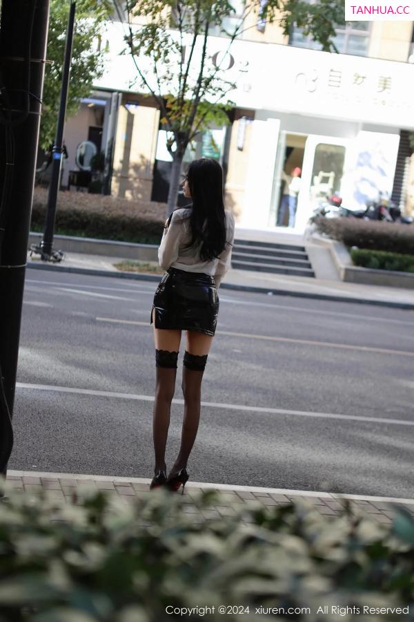 草莓  [XiuRen]高清写真图 2024.01.02 No.7896 草莓mm 黑丝美腿第25张图片